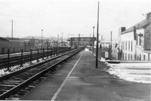 Hawthorne Erie Station Platform.jpg