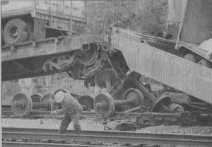 derail-chicago2.jpg