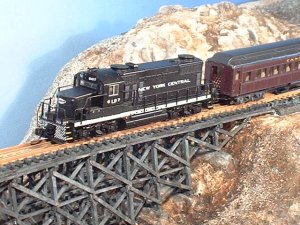 loco trestle1.jpg
