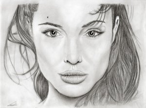 2010 ANGELINA JOLIE.jpg