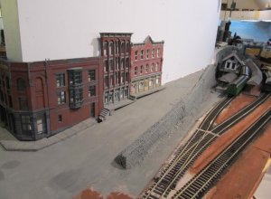 za1 east side  of  retaining  wall painted!!.jpg