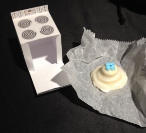 photo5- Open box with cookie.JPG
