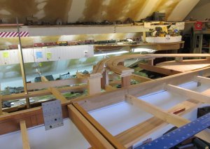 ZA1  Roadbed  at  the  benchwork joint..jpg