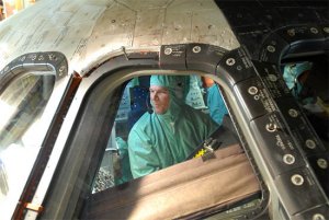 sts-128-kevin-ford-discovery-windows.jpg