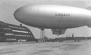 Weeksville_NC_blimp_1944.jpg