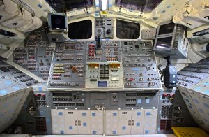 Space_Shuttle_Endeavour's_Flight_Deck REARsmall.jpg