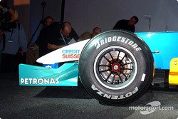 f1-sauber-petronas-c22-launch-zurich-switzerland-2003-detail-of-the-new-sauber-petronas.jpg