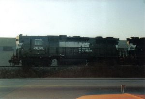 SOU 2869 GP-38.jpg