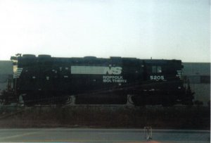 SOU 5205 GP-38-2.jpg