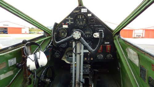 Dragon Rapide Control Cockpit.jpg