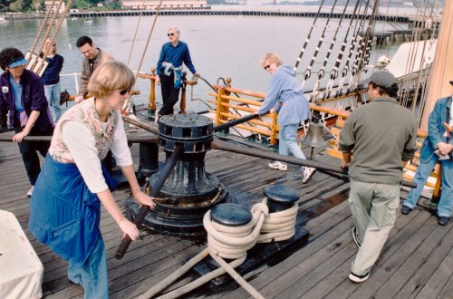 1920px-Visitors_holding_capstan_bars_turn_the_capstan.jpg