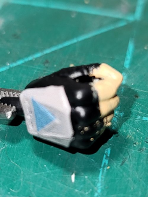 MandoRtHand01.jpg