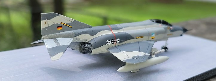 F-4F52.jpg
