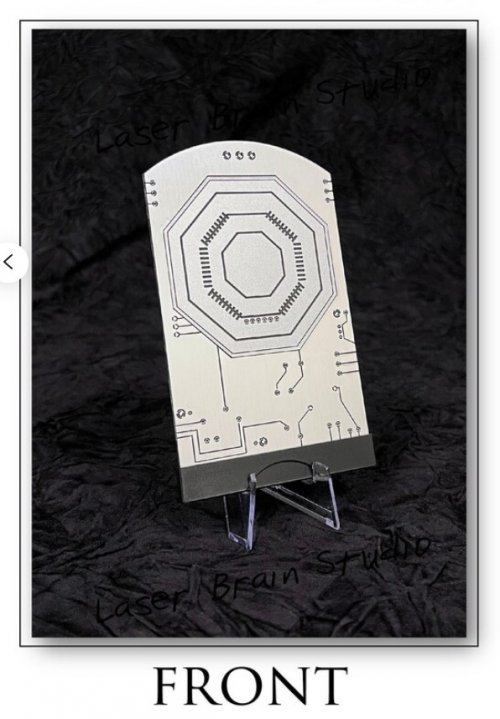 Data card03_front schuin.jpg