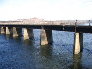 Chicopee-Holyoke_CT_river.jpg
