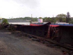 derail1.jpg