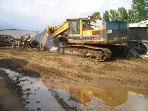 scrap yard 010.jpg