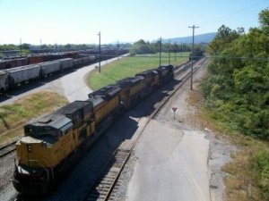 UP debutts yard 1006.jpg