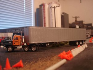 ROADWAY Mack CH 603.jpg