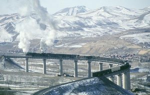 China_Jing_Peng_Pass_QJ6XXX_QJYYY_Curved_Bridge_from_Teds_Tump02_27-02-01.jpg