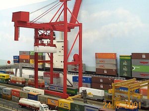 ho_container_port01.jpg