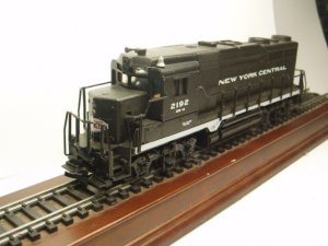 bev-bel gp-30. (bachmann athearn).jpg