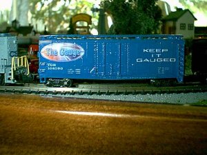 gauge box car2.jpg