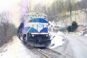 another sd-80 near applewold Crossing.jpg