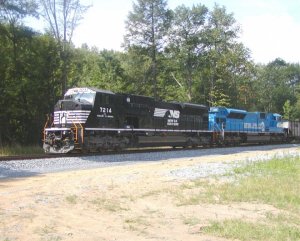 7214 sd80m at winber 8-26-08.jpg