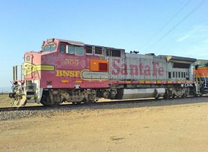 bnsf555_072906_kingman_02.jpg