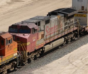 bnsf690_040408_summit_01.jpg