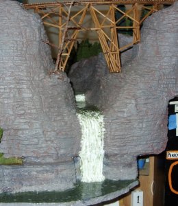 SML Falls, fetting there.jpg SML Falls, fetting there.jpg