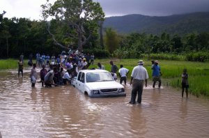 Haiti Stuck truck.jpg