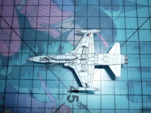 F-5A-montage_des_bidons-12.JPG