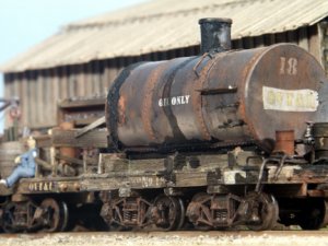 oiltank3w.jpg