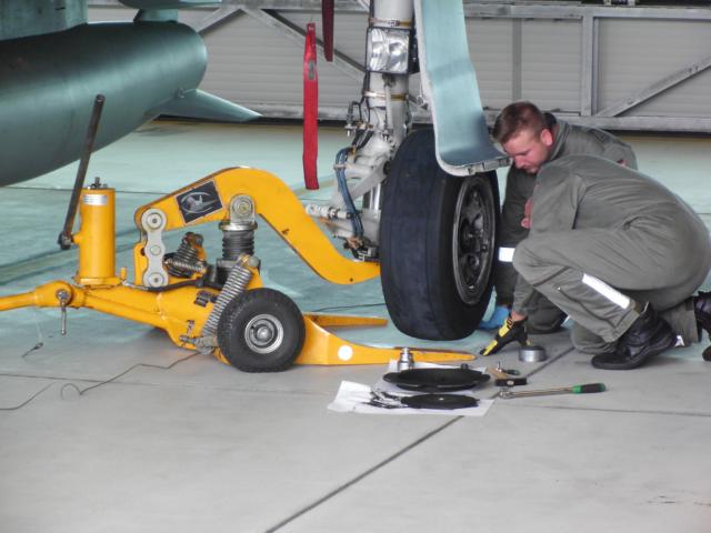 Changing wheels Eurofighter